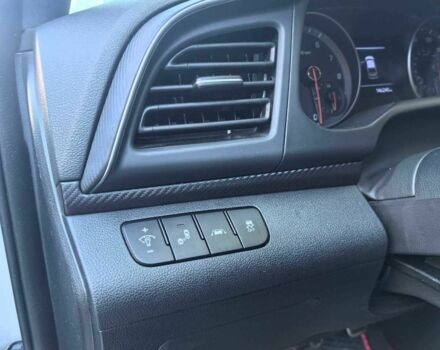 Серый Хендай Элантра, объемом двигателя 1.6 л и пробегом 220 тыс. км за 15000 $, фото 5 на Automoto.ua