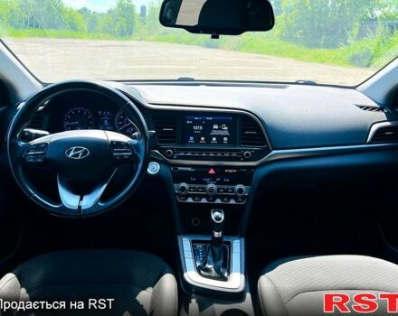 Сірий Хендай Елантра, об'ємом двигуна 2 л та пробігом 106 тис. км за 11999 $, фото 6 на Automoto.ua
