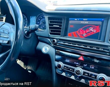 Сірий Хендай Елантра, об'ємом двигуна 2 л та пробігом 106 тис. км за 11999 $, фото 11 на Automoto.ua