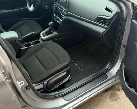 Сірий Хендай Елантра, об'ємом двигуна 2 л та пробігом 68 тис. км за 14900 $, фото 10 на Automoto.ua