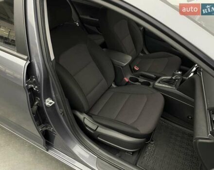 Серый Хендай Элантра, объемом двигателя 1.6 л и пробегом 94 тыс. км за 15754 $, фото 8 на Automoto.ua