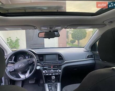 Сірий Хендай Елантра, об'ємом двигуна 2 л та пробігом 25 тис. км за 15100 $, фото 1 на Automoto.ua