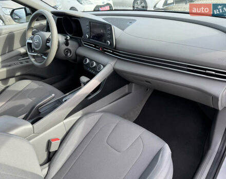 Хендай Элантра 2020 в Ивано-Франковске на Automoto.ua Серый Хендай Элантра, объемом двигателя 2 л и пробегом 113 тыс. км за 15000 $, фото 27 на Automoto.ua