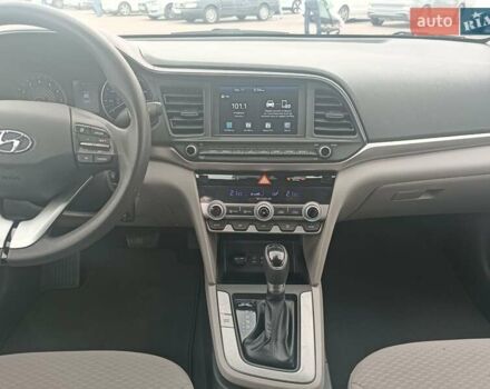 Хендай Элантра 2020 в Киеве на Automoto.ua Серый Хендай Элантра, объемом двигателя 2 л и пробегом 123 тыс. км за 12900 $, фото 6 на Automoto.ua