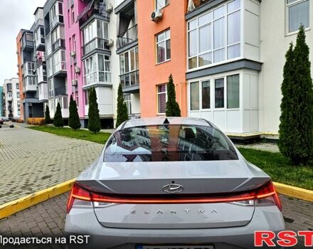 Сірий Хендай Елантра, об'ємом двигуна 1.6 л та пробігом 33 тис. км за 18999 $, фото 4 на Automoto.ua