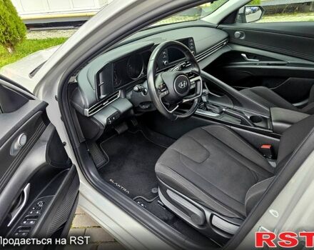 Сірий Хендай Елантра, об'ємом двигуна 1.6 л та пробігом 33 тис. км за 18999 $, фото 1 на Automoto.ua