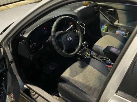 Серый Хендай Элантра, объемом двигателя 1.98 л и пробегом 260 тыс. км за 3100 $, фото 1 на Automoto.ua