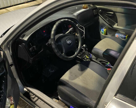 Серый Хендай Элантра, объемом двигателя 1.98 л и пробегом 260 тыс. км за 3100 $, фото 1 на Automoto.ua