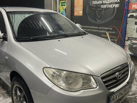 Серый Хендай Элантра, объемом двигателя 1.6 л и пробегом 260 тыс. км за 6000 $, фото 1 на Automoto.ua