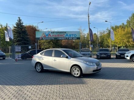 Серый Хендай Элантра, объемом двигателя 1.6 л и пробегом 228 тыс. км за 5900 $, фото 1 на Automoto.ua