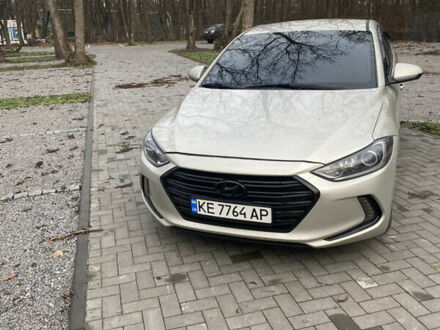 Серый Хендай Элантра, объемом двигателя 2 л и пробегом 205 тыс. км за 10999 $, фото 1 на Automoto.ua