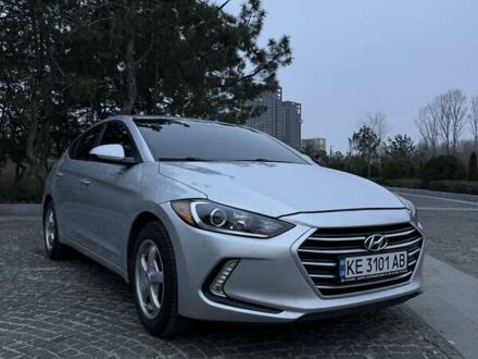 Серый Хендай Элантра, объемом двигателя 2 л и пробегом 228 тыс. км за 10800 $, фото 1 на Automoto.ua