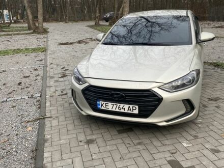 Серый Хендай Элантра, объемом двигателя 2 л и пробегом 205 тыс. км за 11100 $, фото 1 на Automoto.ua