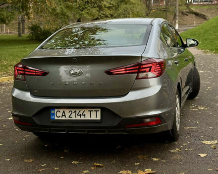 Серый Хендай Элантра, объемом двигателя 2 л и пробегом 142 тыс. км за 13000 $, фото 1 на Automoto.ua