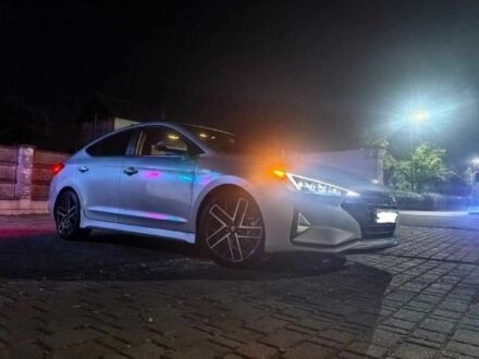 Сірий Хендай Елантра, об'ємом двигуна 1.6 л та пробігом 220 тис. км за 15000 $, фото 1 на Automoto.ua