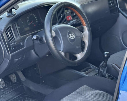 Синій Хендай Елантра, об'ємом двигуна 1.6 л та пробігом 260 тис. км за 2300 $, фото 6 на Automoto.ua