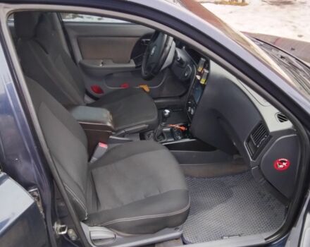 Синий Хендай Элантра, объемом двигателя 1.6 л и пробегом 367 тыс. км за 3800 $, фото 5 на Automoto.ua