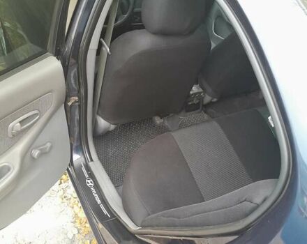 Синий Хендай Элантра, объемом двигателя 1.6 л и пробегом 200 тыс. км за 3700 $, фото 4 на Automoto.ua