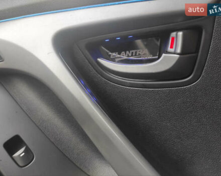 Синій Хендай Елантра, об'ємом двигуна 1.59 л та пробігом 240 тис. км за 9000 $, фото 11 на Automoto.ua