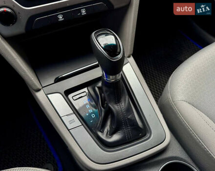 Синий Хендай Элантра, объемом двигателя 2 л и пробегом 145 тыс. км за 9950 $, фото 21 на Automoto.ua
