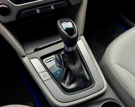 Хендай Элантра 2016 в Киеве на Automoto.ua Синий Хендай Элантра, объемом двигателя 2 л и пробегом 145 тыс. км за 9950 $, фото 13 на Automoto.ua