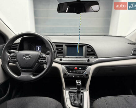 Синий Хендай Элантра, объемом двигателя 2 л и пробегом 209 тыс. км за 9300 $, фото 28 на Automoto.ua