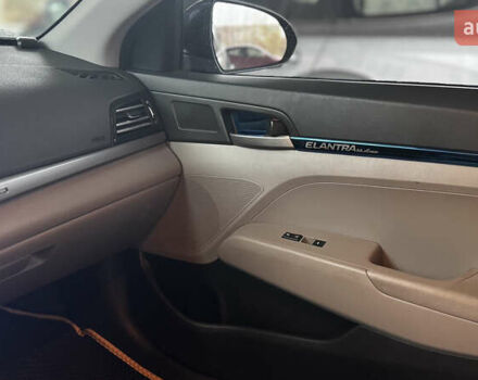 Синий Хендай Элантра, объемом двигателя 2 л и пробегом 100 тыс. км за 11000 $, фото 17 на Automoto.ua