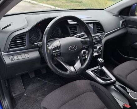 Хендай Элантра 2019 в Николаеве на Automoto.ua Синий Хендай Элантра, объемом двигателя 1.59 л и пробегом 68 тыс. км за 15200 $, фото 5 на Automoto.ua