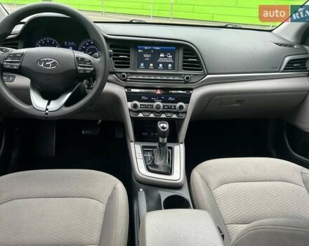 Синий Хендай Элантра, объемом двигателя 2 л и пробегом 140 тыс. км за 12800 $, фото 5 на Automoto.ua