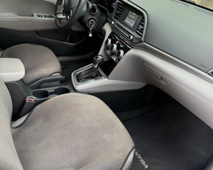 Синий Хендай Элантра, объемом двигателя 2 л и пробегом 50 тыс. км за 14500 $, фото 5 на Automoto.ua