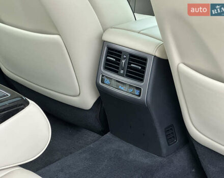 Черный Хендай Экус, объемом двигателя 5 л и пробегом 116 тыс. км за 15490 $, фото 46 на Automoto.ua