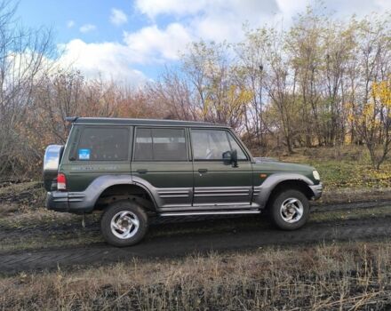 Зеленый Хендай Галлопер, объемом двигателя 2 л и пробегом 348 тыс. км за 4000 $, фото 2 на Automoto.ua