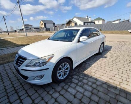 Белый Хендай Генезис, объемом двигателя 3.8 л и пробегом 250 тыс. км за 8000 $, фото 1 на Automoto.ua