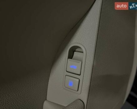 Черный Хендай Генезис, объемом двигателя 3.8 л и пробегом 222 тыс. км за 9999 $, фото 21 на Automoto.ua