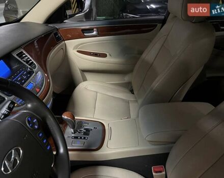 Черный Хендай Генезис, объемом двигателя 3.8 л и пробегом 222 тыс. км за 9999 $, фото 23 на Automoto.ua