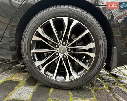 Черный Хендай Генезис, объемом двигателя 3.78 л и пробегом 125 тыс. км за 18999 $, фото 6 на Automoto.ua