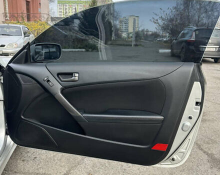 Сірий Хендай Генезис, об'ємом двигуна 2 л та пробігом 177 тис. км за 12900 $, фото 15 на Automoto.ua