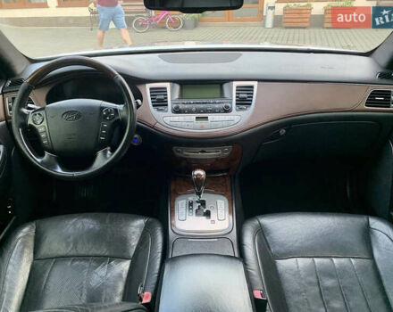 Серый Хендай Генезис, объемом двигателя 3.78 л и пробегом 271 тыс. км за 9999 $, фото 7 на Automoto.ua