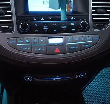 Сірий Хендай Генезис, об'ємом двигуна 3.78 л та пробігом 320 тис. км за 9800 $, фото 3 на Automoto.ua