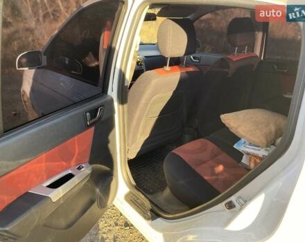 Белый Хендай Гетц, объемом двигателя 1.4 л и пробегом 220 тыс. км за 3200 $, фото 6 на Automoto.ua