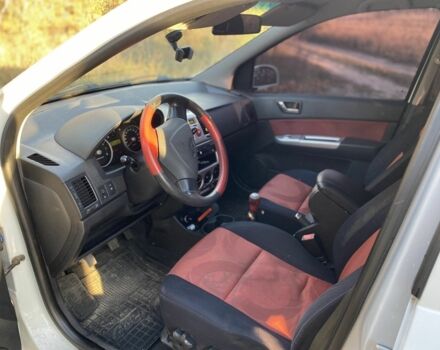 Белый Хендай Гетц, объемом двигателя 1.4 л и пробегом 220 тыс. км за 3200 $, фото 4 на Automoto.ua