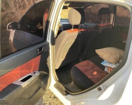 Белый Хендай Гетц, объемом двигателя 1.4 л и пробегом 220 тыс. км за 3200 $, фото 7 на Automoto.ua