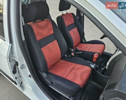 Белый Хендай Гетц, объемом двигателя 1.4 л и пробегом 100 тыс. км за 7000 $, фото 79 на Automoto.ua