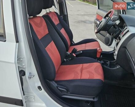 Белый Хендай Гетц, объемом двигателя 1.4 л и пробегом 100 тыс. км за 7000 $, фото 77 на Automoto.ua