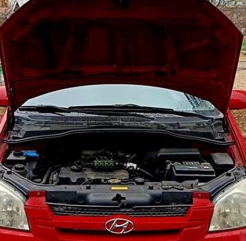 Красный Хендай Гетц, объемом двигателя 1.4 л и пробегом 193 тыс. км за 5500 $, фото 3 на Automoto.ua