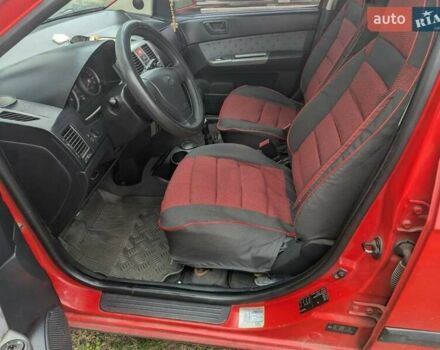 Красный Хендай Гетц, объемом двигателя 1.34 л и пробегом 200 тыс. км за 4000 $, фото 3 на Automoto.ua