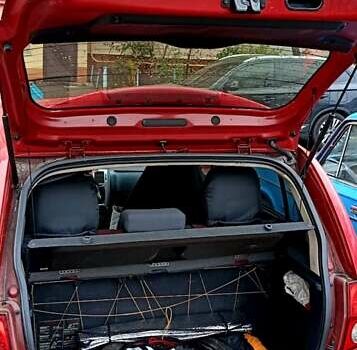 Красный Хендай Гетц, объемом двигателя 1.4 л и пробегом 193 тыс. км за 5500 $, фото 4 на Automoto.ua