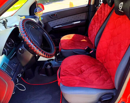 Красный Хендай Гетц, объемом двигателя 1.6 л и пробегом 200 тыс. км за 4200 $, фото 6 на Automoto.ua