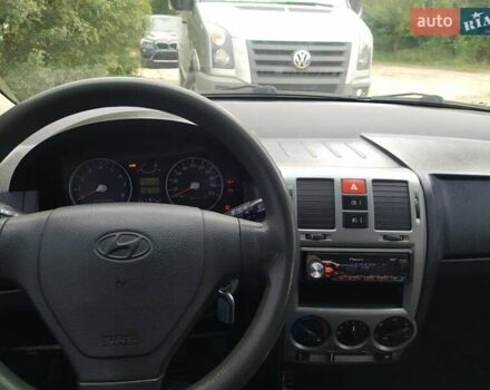 Красный Хендай Гетц, объемом двигателя 1.4 л и пробегом 180 тыс. км за 3000 $, фото 2 на Automoto.ua