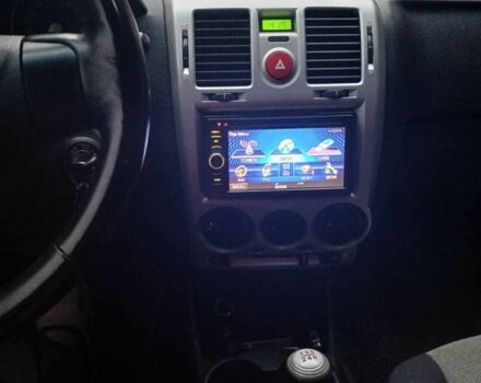 Красный Хендай Гетц, объемом двигателя 1.6 л и пробегом 225 тыс. км за 3800 $, фото 5 на Automoto.ua